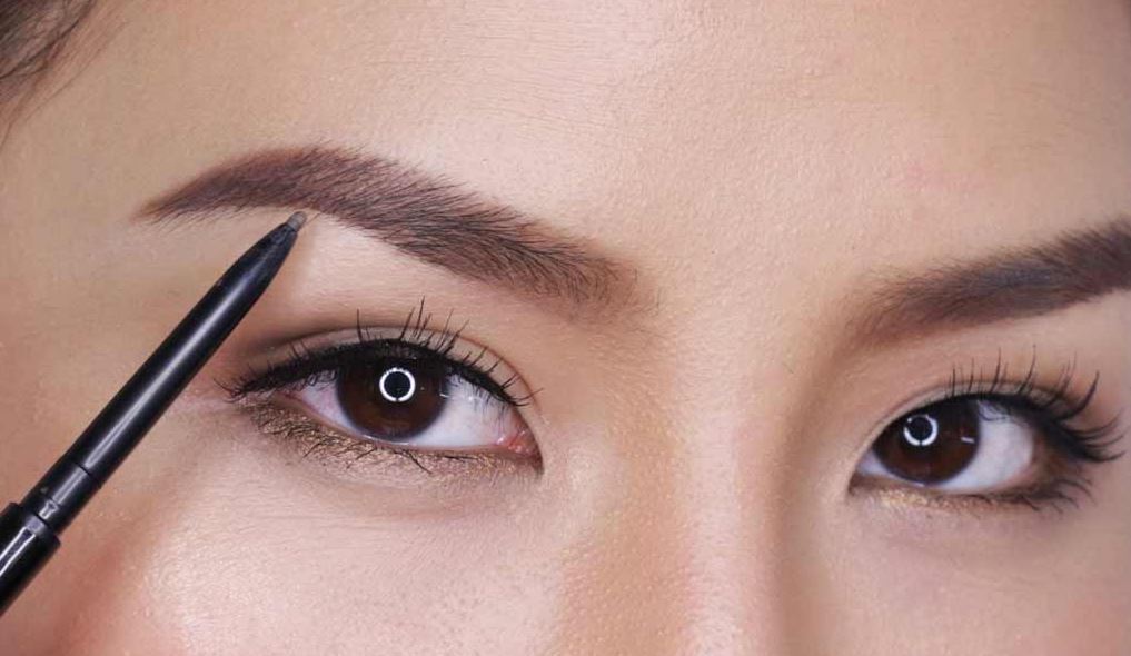 shaping eyebrows